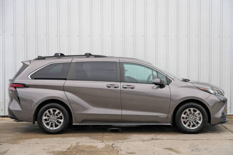 2021 Toyota Sienna LE 8-Passenger