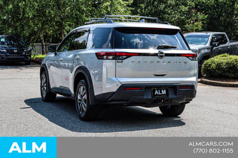 2024 Nissan Pathfinder SV