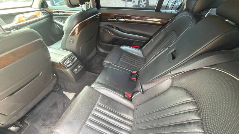 2017 Genesis G90