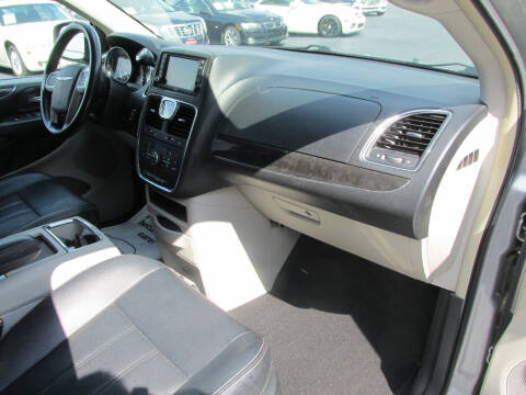 2015 Chrysler Town and Country Touring