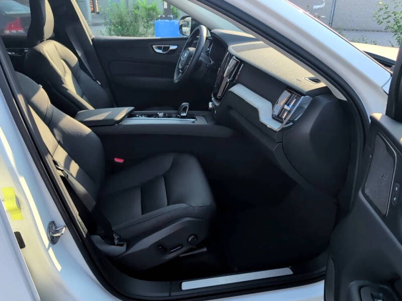 2025 Volvo XC60 T8 Plus Dark Theme