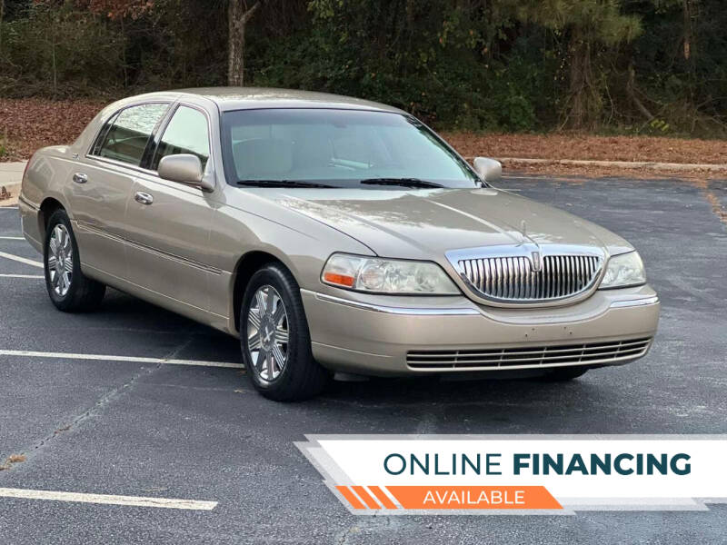 2005 Lincoln Town Car Signature Limited's photo