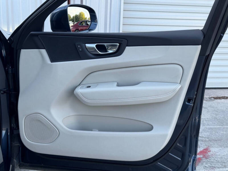 2023 Volvo XC60 B5 Plus Bright Theme