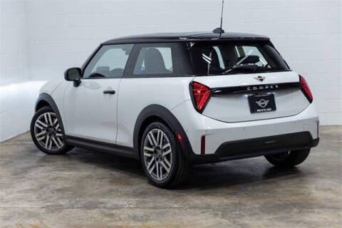 2025 MINI Hardtop 2 Door Cooper Signature Trim