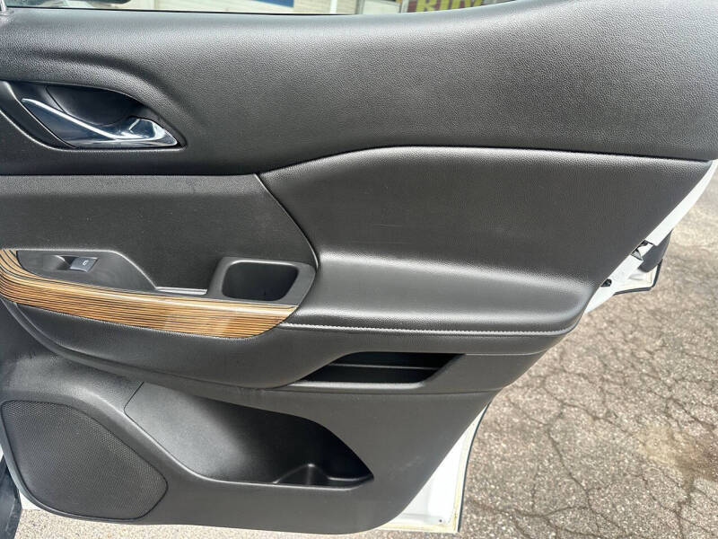 2017 GMC Acadia SLE-2