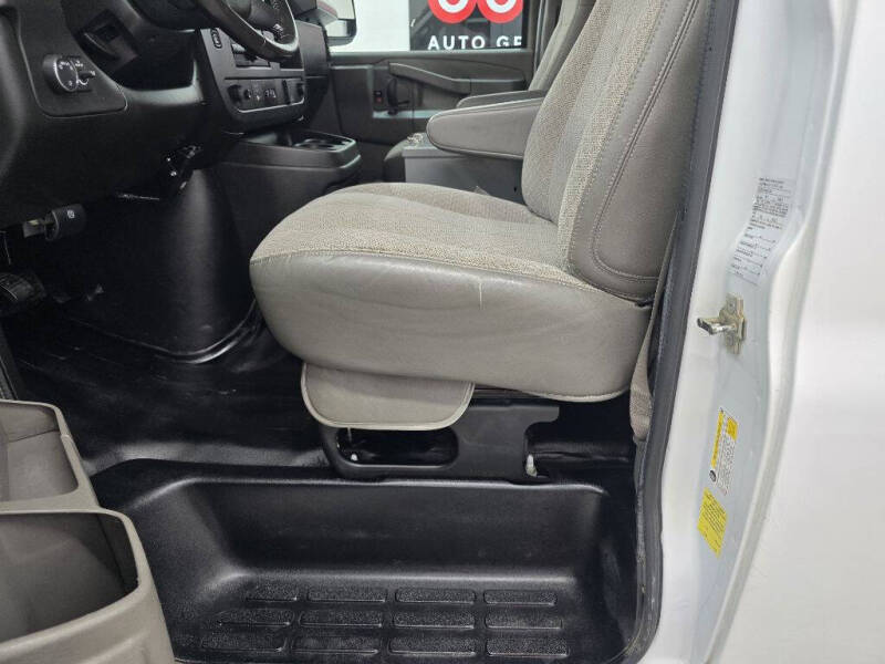 2022 GMC Savana 2500