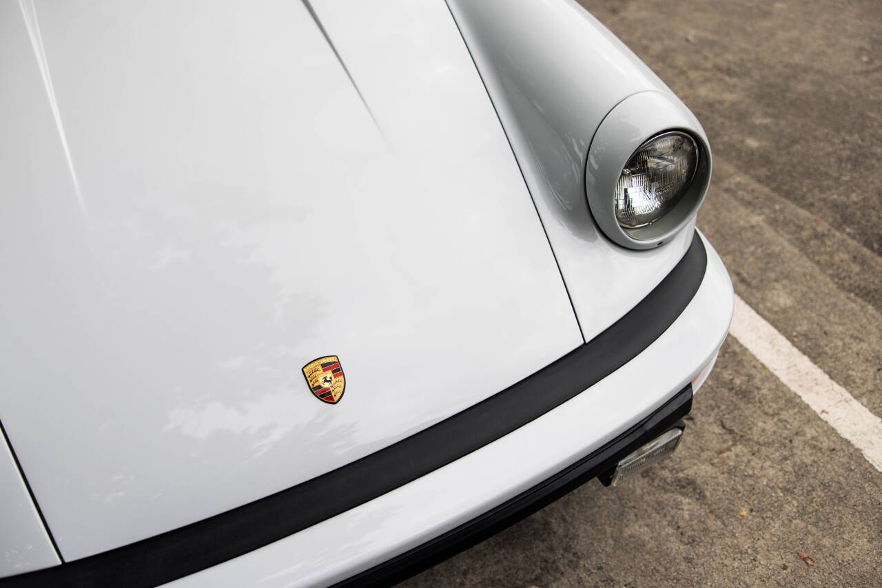 1977 Porsche 911 26