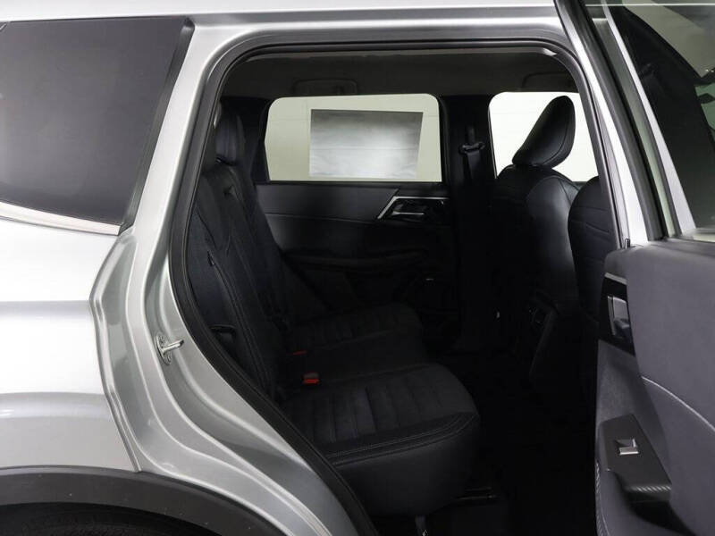 2025 Mitsubishi Outlander SE