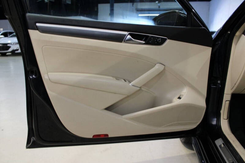 2017 Volkswagen Passat 1.8T R-Line