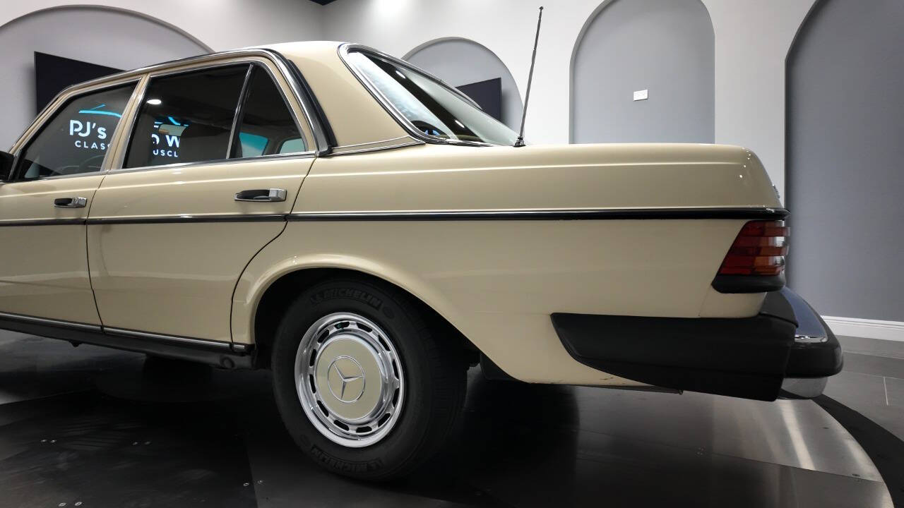1983 Mercedes-Benz 240-Class 23