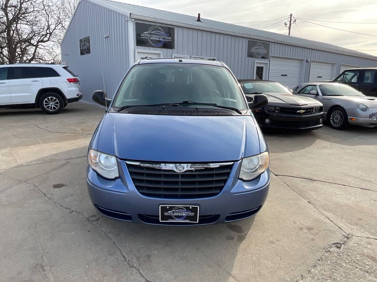 2007 Chrysler Town and Country for sale at Auto Connection in Waterloo, IA