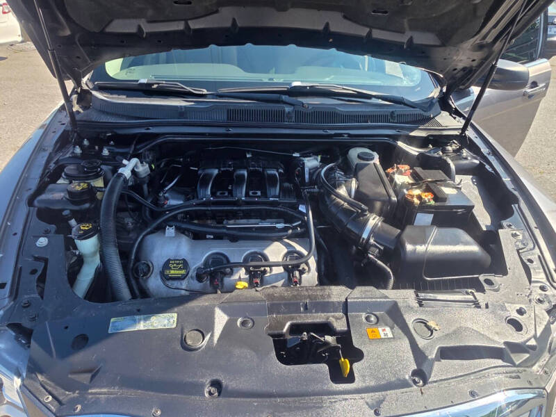 2011 Ford Taurus SE