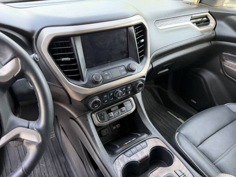 2023 GMC Acadia Denali