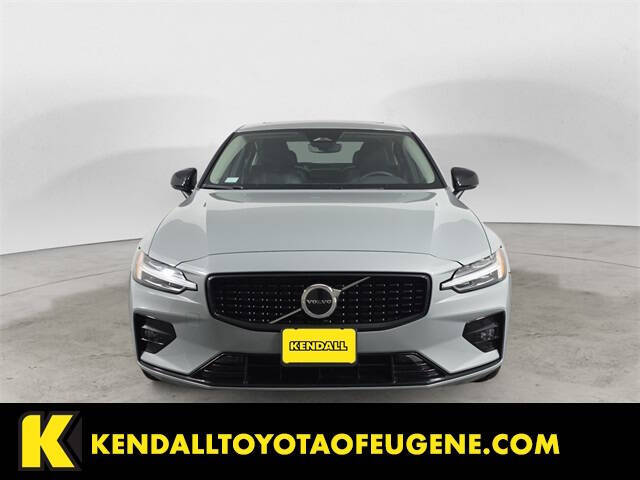 2024 Volvo S60 B5 Core Dark Theme