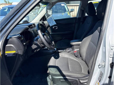 2016 Kia Soul +