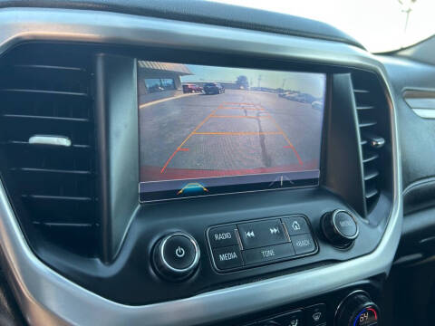 2017 GMC Acadia SLE-2