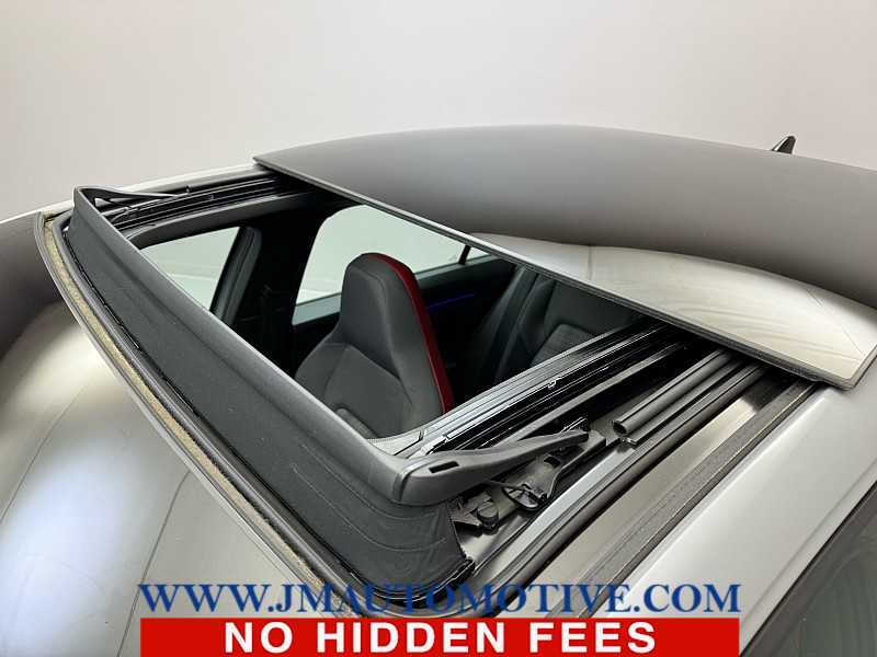 2022 Volkswagen Golf GTI SE