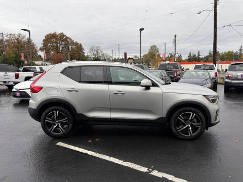 2023 Volvo XC40 B5 Core