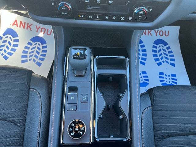 2023 Nissan Pathfinder 25