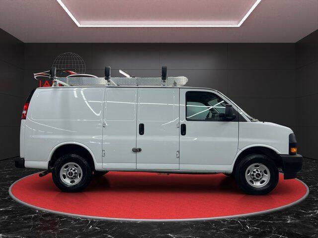 2022 GMC Savana 2500