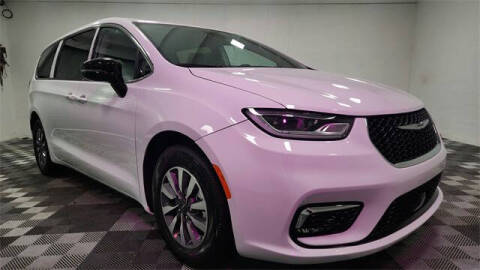 2024 Chrysler Pacifica Plug-In Hybrid Select