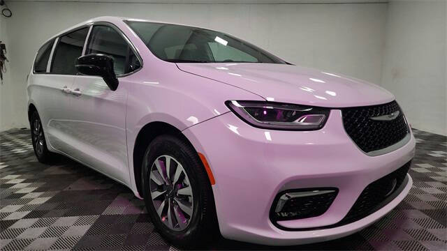 2024 Chrysler Pacifica Plug-In Hybrid Select