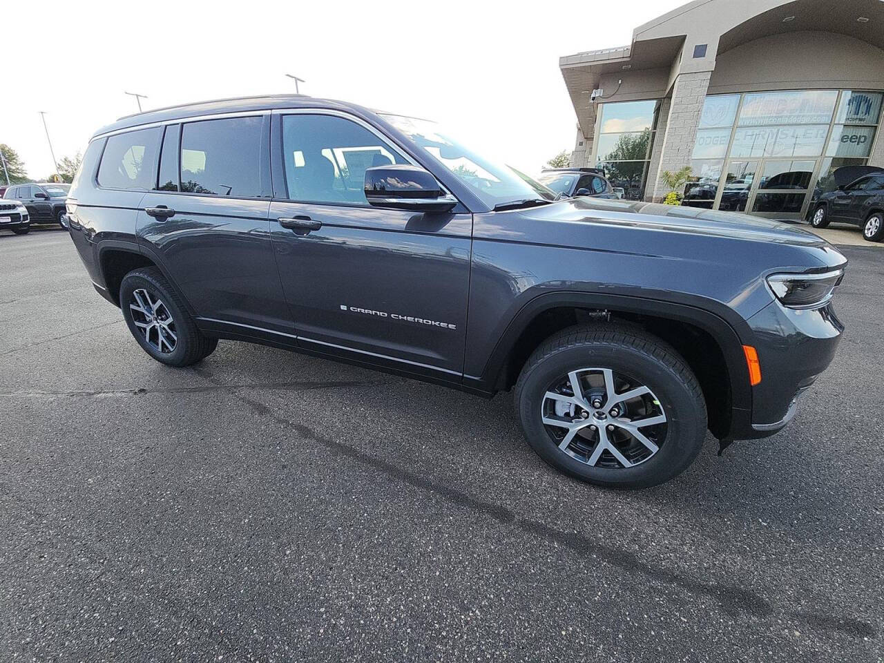 2024 Jeep Grand Cherokee L for sale at Victoria Auto Sales in Victoria, MN