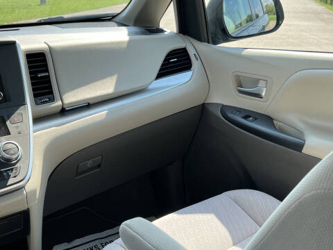 2020 Toyota Sienna LE 7-Passenger