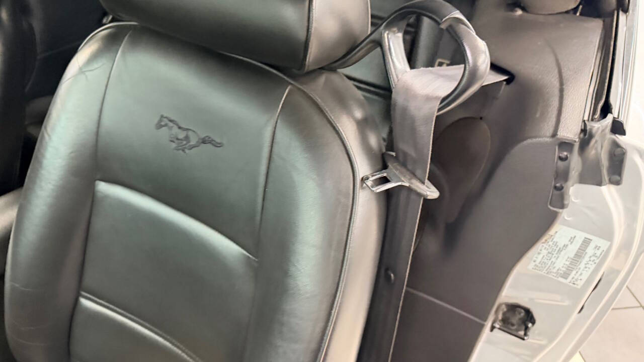 2002 Ford Mustang 36