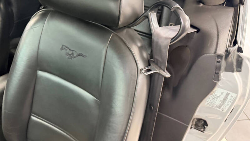 2002 Ford Mustang Deluxe