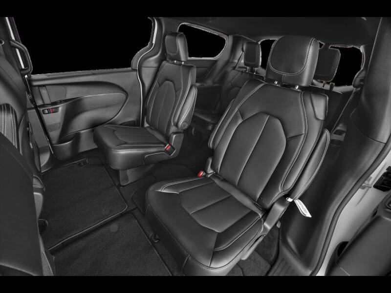 2025 Chrysler Voyager LX