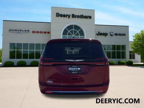 2026 Chrysler Pacifica Select