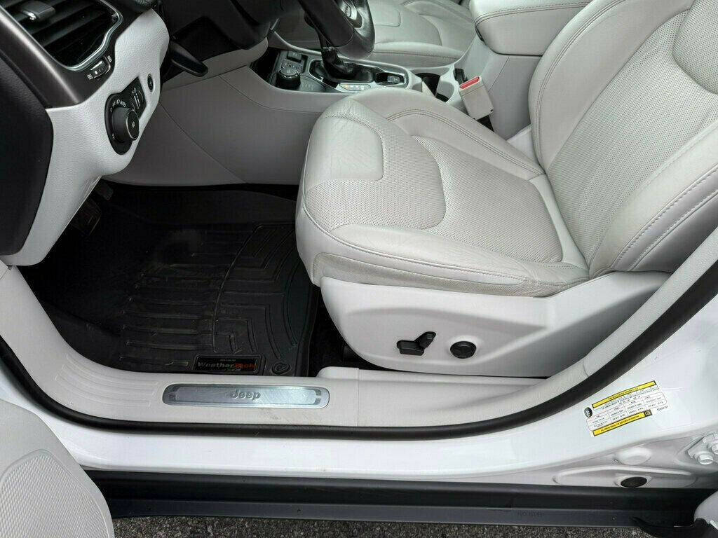 2019 Jeep Cherokee 23