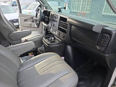 2016 GMC Savana 3500
