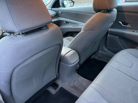 2023 Hyundai Elantra SE