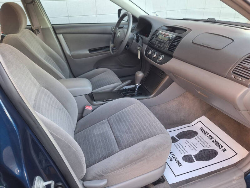 2005 Toyota Camry LE