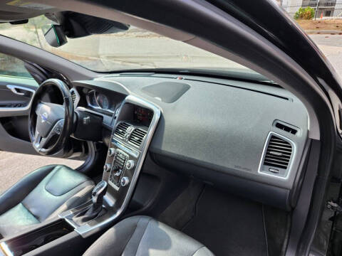 2016 Volvo XC60 T5 Drive-E Platinum