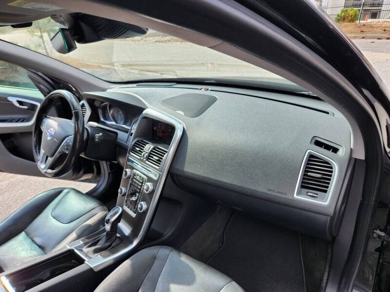 2016 Volvo XC60 T5 Drive-E Platinum