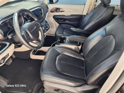 2017 Chrysler Pacifica Touring-L Plus