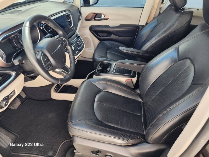 2017 Chrysler Pacifica Touring-L Plus