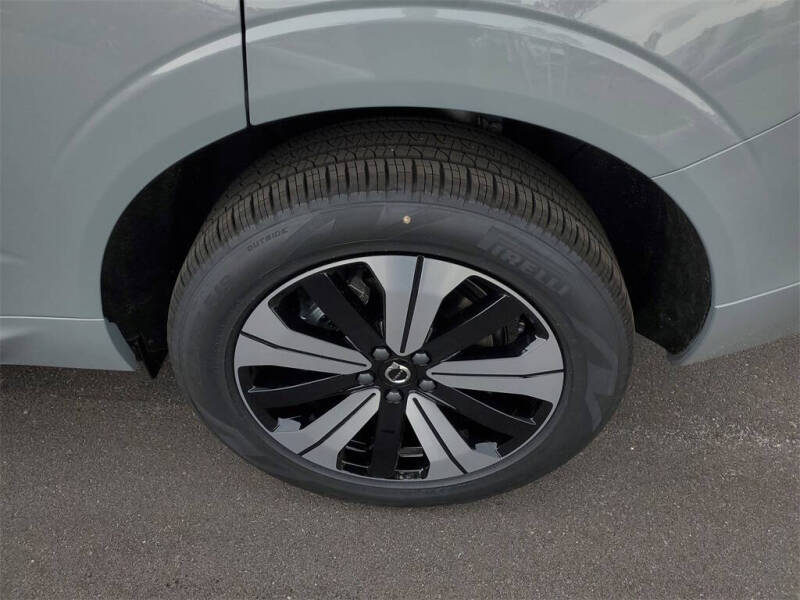 2025 Volvo XC60 T8 Core Dark Theme