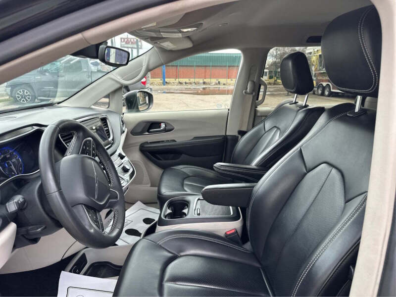 2023 Chrysler Pacifica Touring L