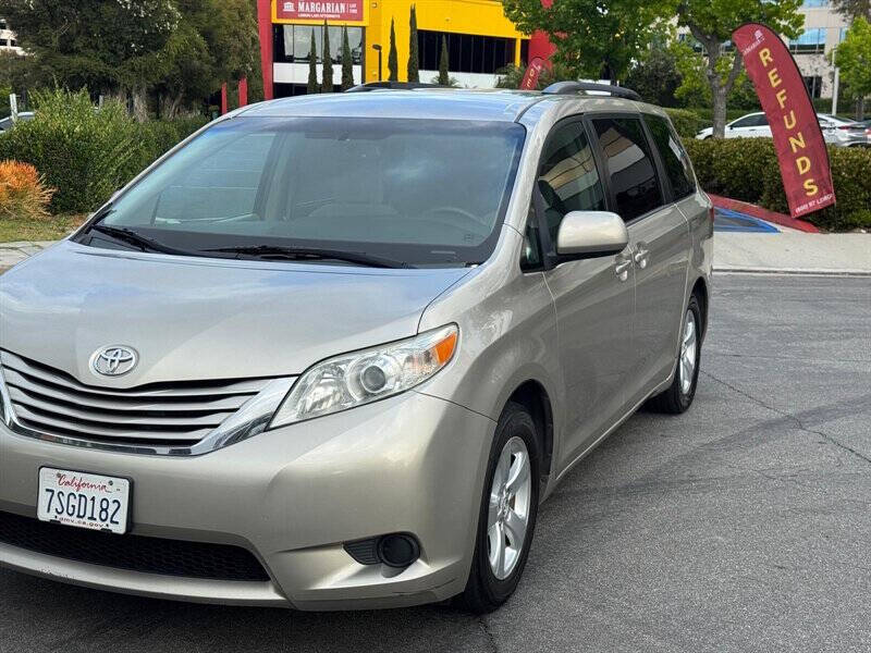 2015 Toyota Sienna LE 8-Passenger