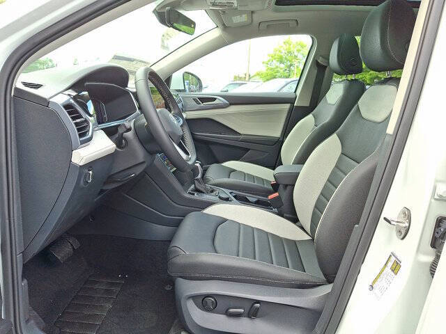 2025 Volkswagen Taos SEL 4Motion