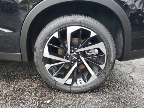 2025 Mitsubishi Outlander PHEV SE