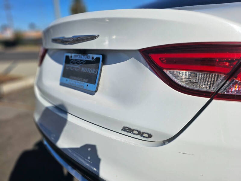 2015 Chrysler 200 Limited