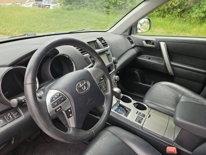 2013 Toyota Highlander SE