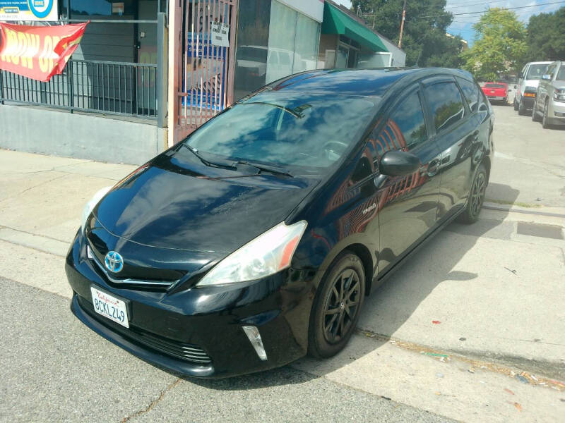 2014 Toyota Prius v Three