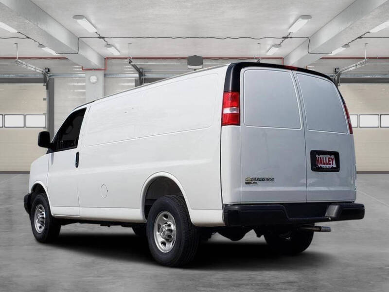 2025 Chevrolet Express 3500
