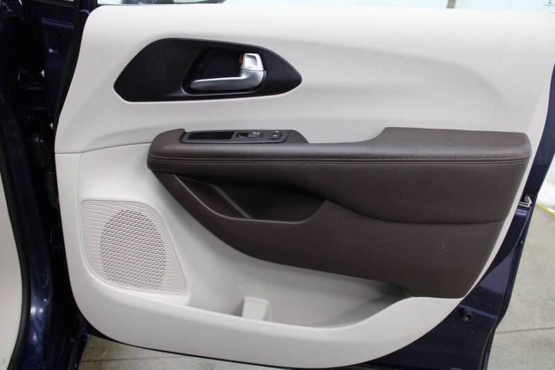 2020 Chrysler Pacifica Touring